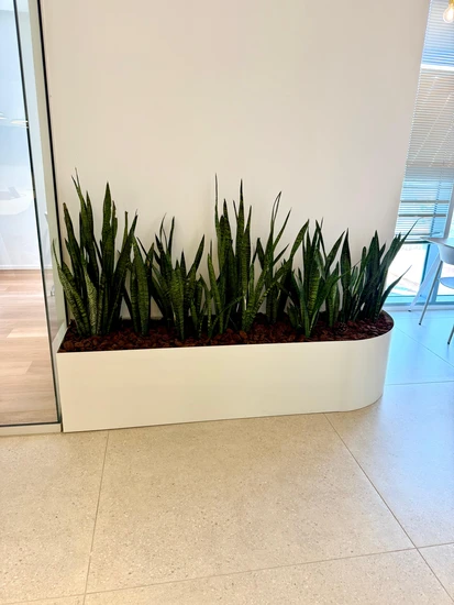 אדנית אלומיניום בעיצוב אישי