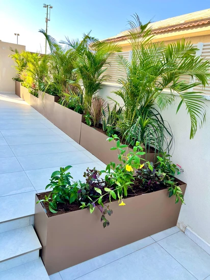 אדניות אלומיניום ביצור אישי בצבע "חלודה"