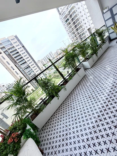 אדניות אלומיניום למרפסת